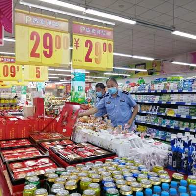 玲瓏鎮(zhèn)開(kāi)展中秋節(jié)前食品安全專項(xiàng)檢查，筑牢群眾飲食安全防線