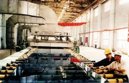 紀(jì)念洛陽浮法玻璃工藝誕生50周年 中國建材集團(tuán)引領(lǐng)建筑材料創(chuàng)新輝煌